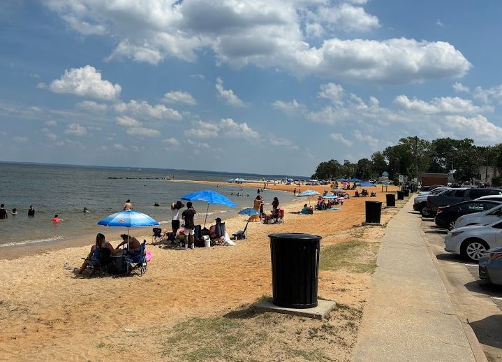 Colonial Beach Beach Parking