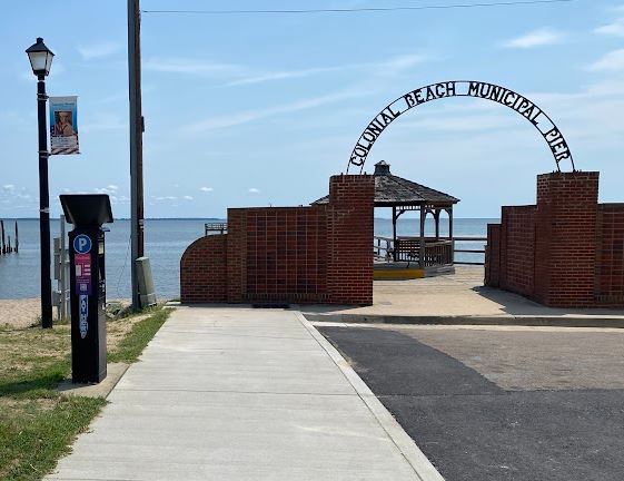 Colonial Beach Town Pier Parking